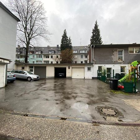 Riesen Bett, Strassenbahn Vor Der Tuer, Beste Lage, Nah Zur Messe, Keine Rechnungen Essen Exterior photo
