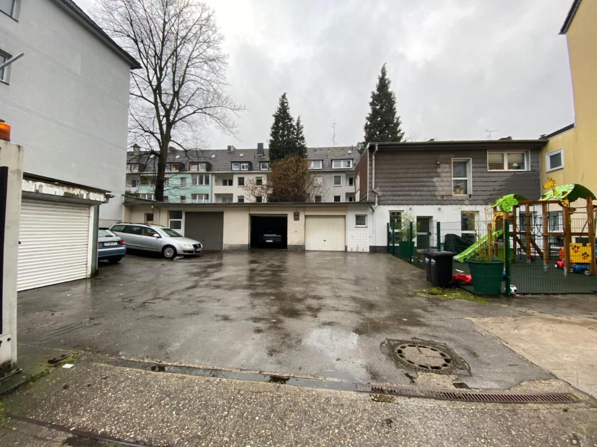 Riesen Bett, Strassenbahn Vor Der Tuer, Beste Lage, Nah Zur Messe, Keine Rechnungen Essen Exterior photo